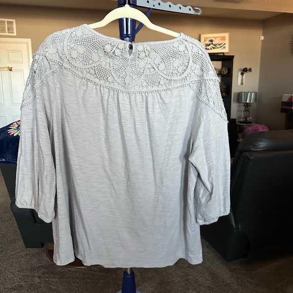 J Jill gray lacy upper quarter length sleeves Top. Size XL - Picture 2 of 7